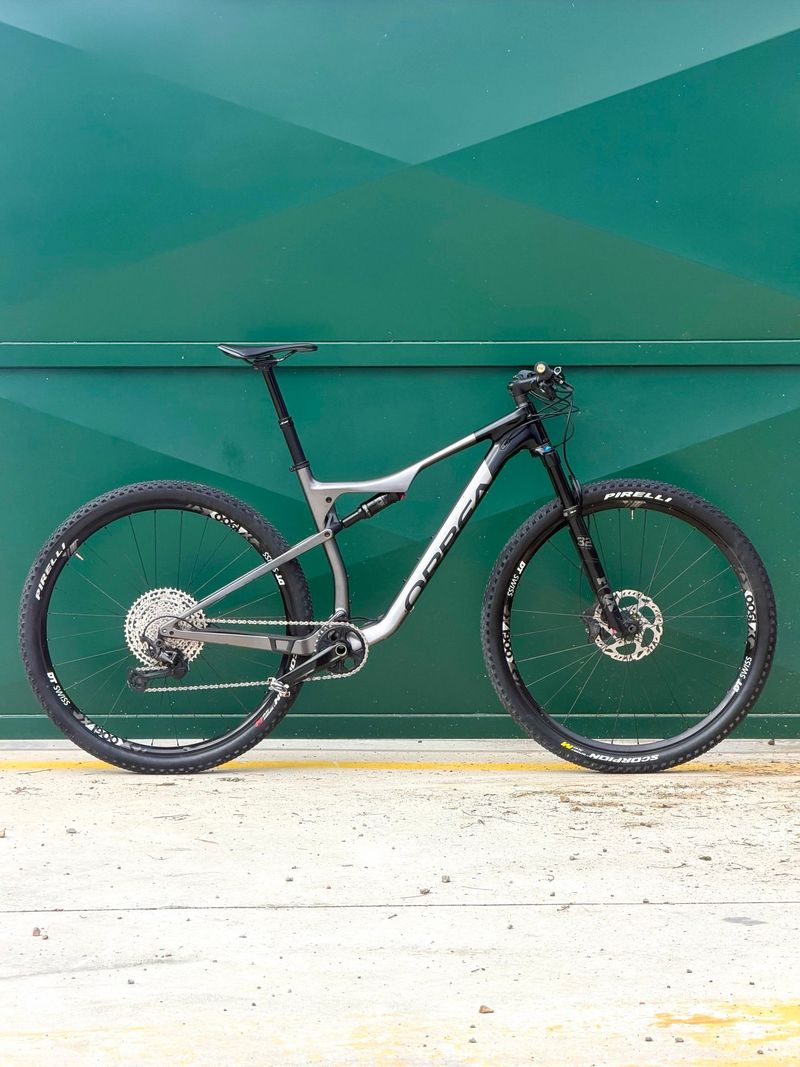 Orbea OIZ M30 2022 2022 Mountainbike usato, Grigio chiaro — immagine 8 di 15