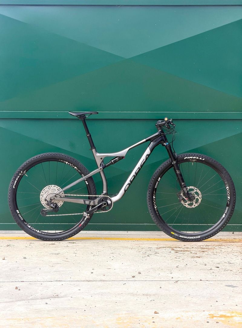 Orbea OIZ M30 2022 2022 Mountainbike usato, Grigio chiaro — immagine 15 di 15
