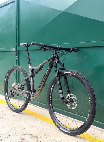 Orbea OIZ M30 2022 2022 Mountainbike usato, Grigio chiaro — immagine 12 di 15