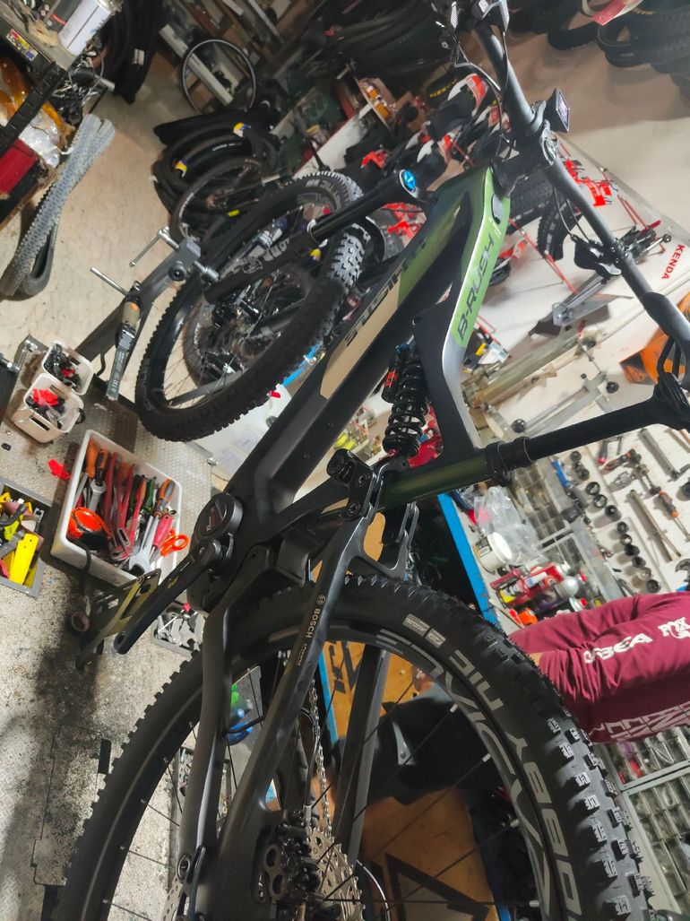 Used Whistle B-Rush Other Shimano 2024 Mountainbike, Green — image 2 of 3