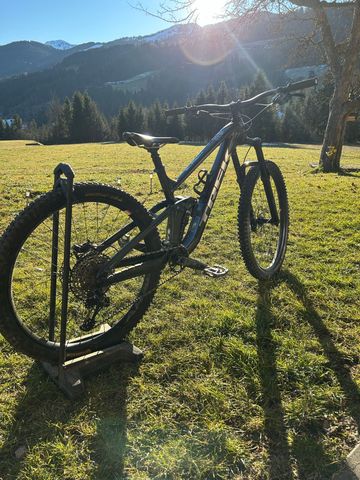 Brugt Trek Slash 8 Gen 5 2023 2023 Mountainbike — billede 1 af 7