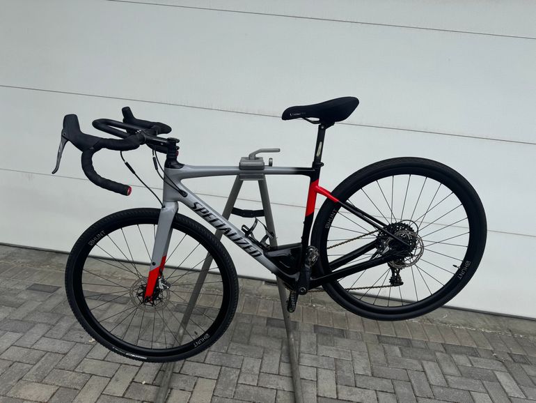 Used Specialized Men's Diverge Expert 2018 2018 Road & Gravel, Light Gray — image 1 of 9