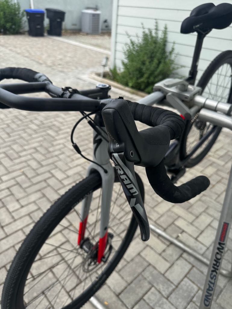 Used Specialized Men's Diverge Expert 2018 2018 Road & Gravel, Light Gray — image 7 of 9