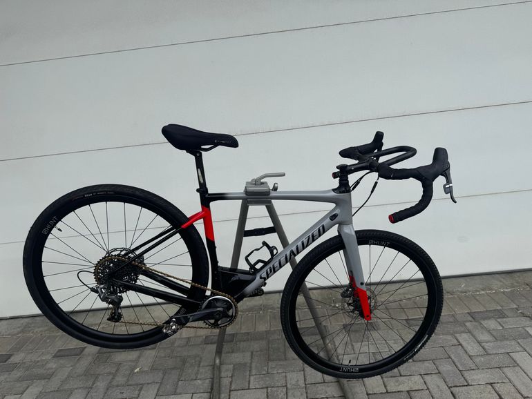 Used Specialized Men's Diverge Expert 2018 2018 Road & Gravel, Light Gray — image 2 of 9