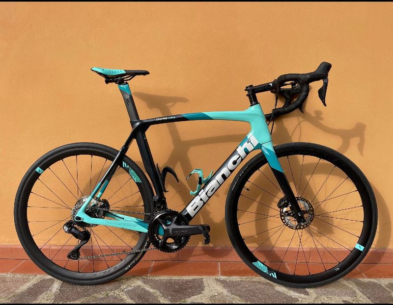 Używany Bianchi Oltre XR3 - Ultegra Di2 2022 2022 Road & Gravel