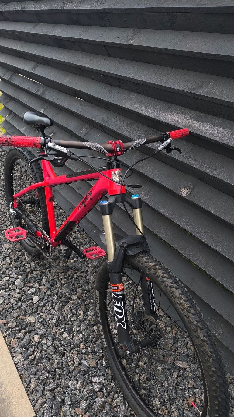 Used Ragley Marley Shimano Deore XT 2022 Mountainbike, Red — image 2 of 15
