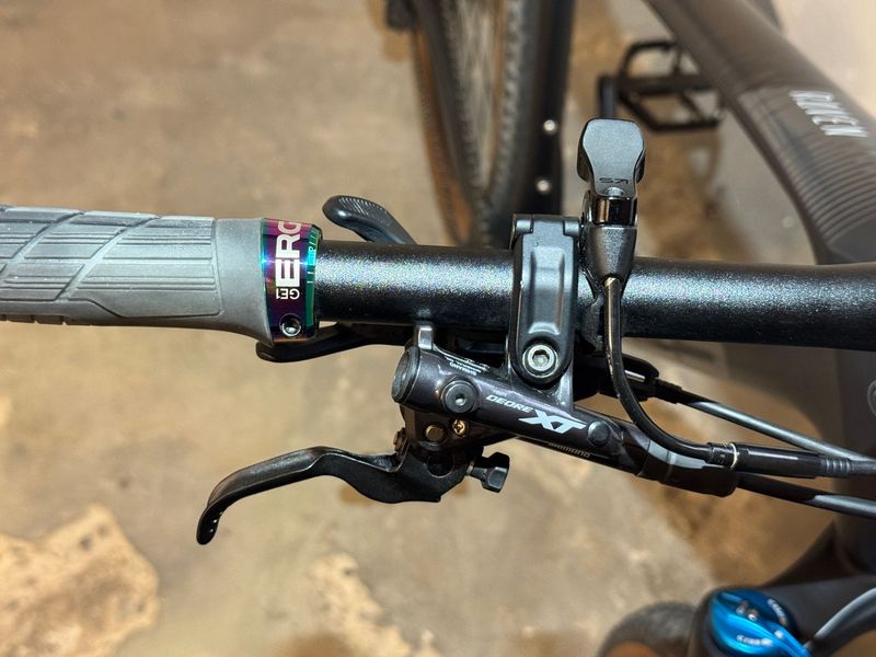 Used Focus Raven 8.7 2022 2022 Mountainbike, Black, 29 — image 5 of 11