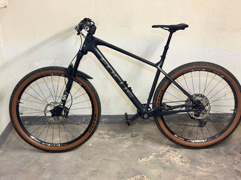 Used Focus Raven 8.7 2022 2022 Mountainbike, Black, 29 — image 2 of 11