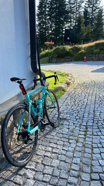 Used Bianchi Aria 105 2018 2018 Road & Gravel, Green — image 2 of 3
