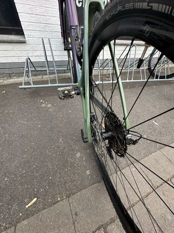Used Scott Addict Gravel 40 2025 2025 Road & Gravel, Green — image 3 of 7
