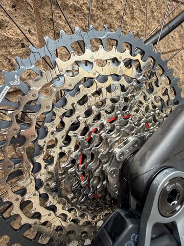 Used Specialized Epic World Cup Pro 2023 2023 Mountainbike, Black, 29 — image 7 of 17