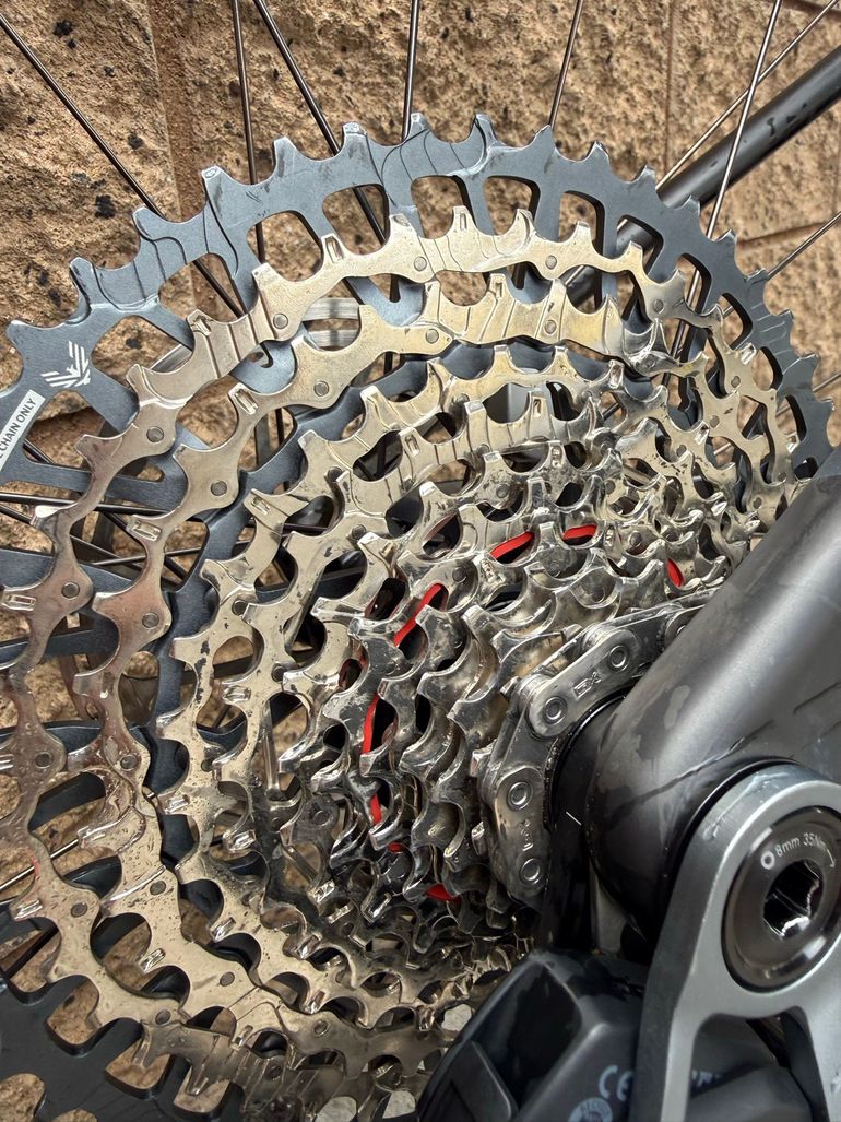 Used Specialized Epic World Cup Pro 2023 2023 Mountainbike, Black, 29 — image 7 of 17
