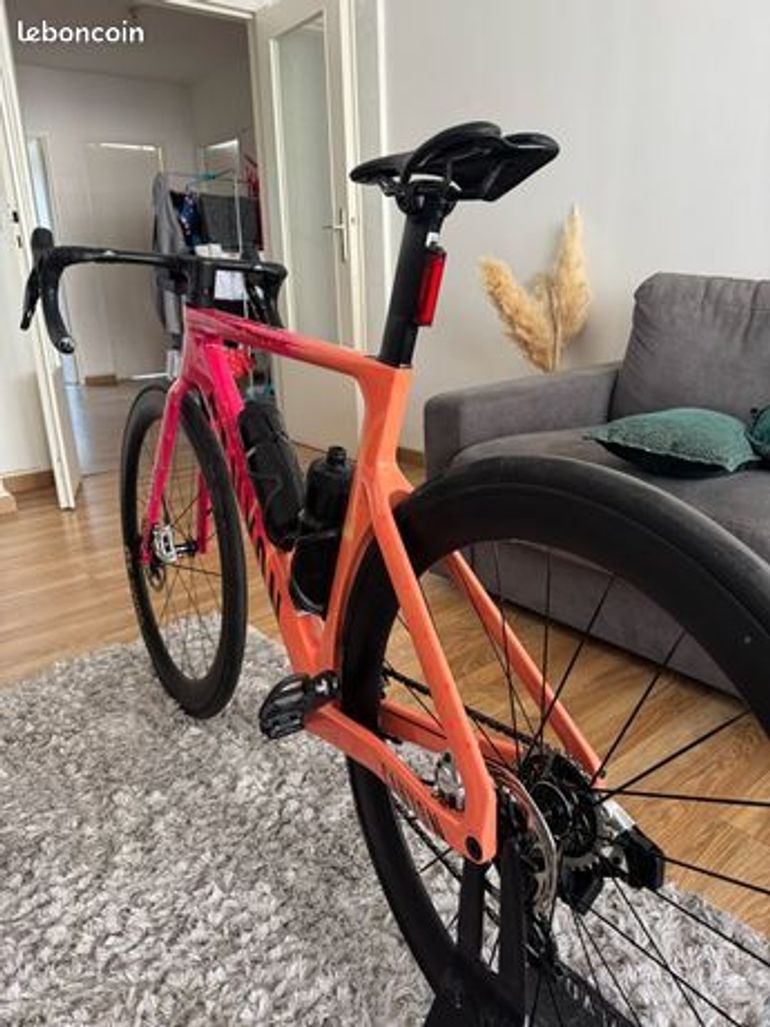 Used Canyon Aeroad SRAM Red eTap AXS 2025 Road & Gravel — image 2 of 6