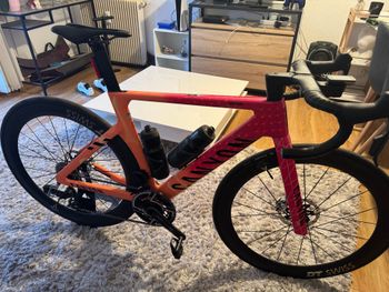 Canyon Aeroad SRAM Red eTap AXS 2025 Road & Gravel d'occasion — image 4 sur 11