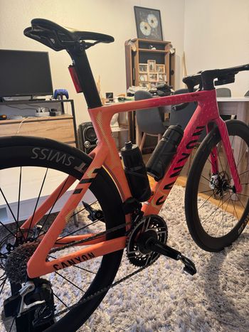 Canyon Aeroad SRAM Red eTap AXS 2025 Road & Gravel d'occasion — image 3 sur 11