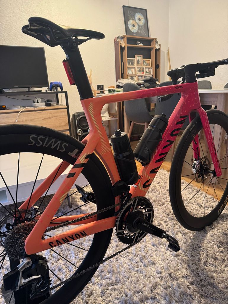 Canyon Aeroad SRAM Red eTap AXS 2025 Road & Gravel d'occasion — image 3 sur 11