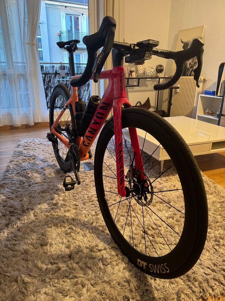 Canyon Aeroad SRAM Red eTap AXS 2025 Road & Gravel d'occasion — image 2 sur 11