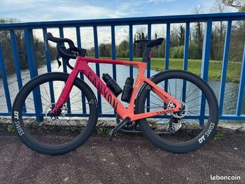 Used Canyon Aeroad SRAM Red eTap AXS 2025 Road & Gravel — image 3 of 6
