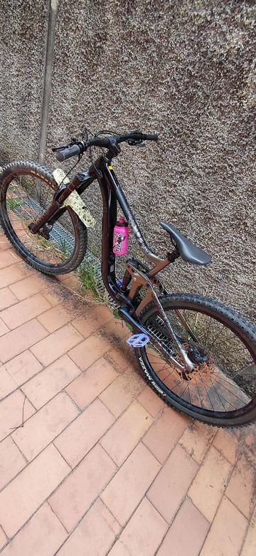 Used Giant Reign 2 2023 2023 Mountainbike, Black, 29 — image 4 of 6