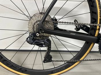 Used Trek Domane Shimano Ultegra Di2 2022 Road & Gravel — image 4 of 12