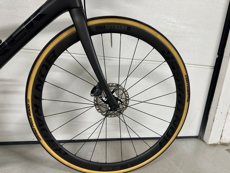 Used Trek Domane Shimano Ultegra Di2 2022 Road & Gravel — image 2 of 12