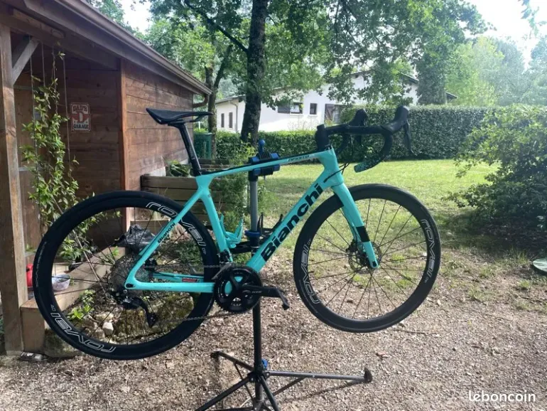 Used Bianchi Infinito Shimano 105 2019 Road & Gravel, Green — image 1 of 13