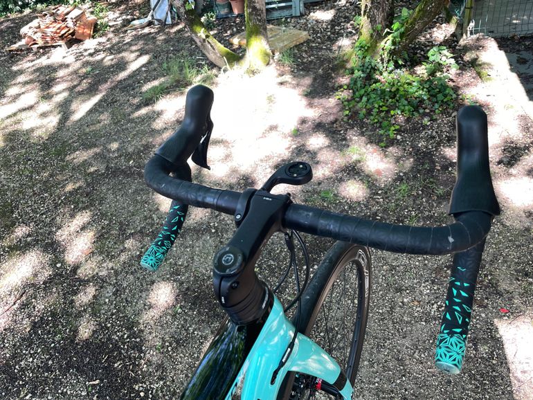 Used Bianchi Infinito Shimano 105 2019 Road & Gravel, Green — image 7 of 13