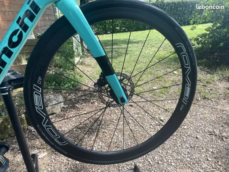 Used Bianchi Infinito Shimano 105 2019 Road & Gravel, Green — image 3 of 13
