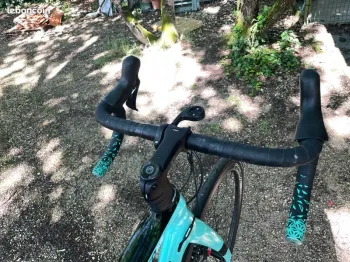 Used Bianchi Infinito Shimano 105 2019 Road & Gravel, Green — image 8 of 13