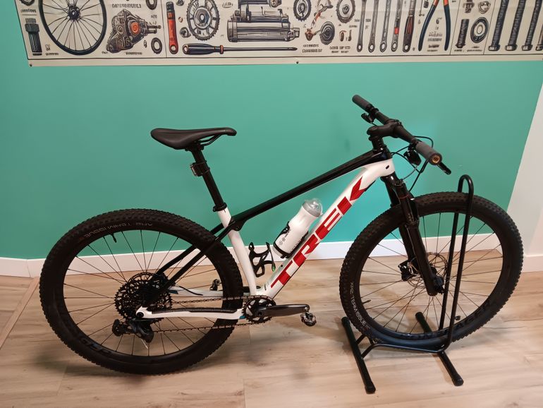 Used Trek Supercaliber 9.7 2023 2023 Mountainbike — image 5 of 11