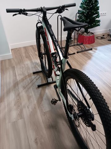 Käytetty Trek Supercaliber 9.7 2023 2023 Mountainbike — kuva 1 / 11