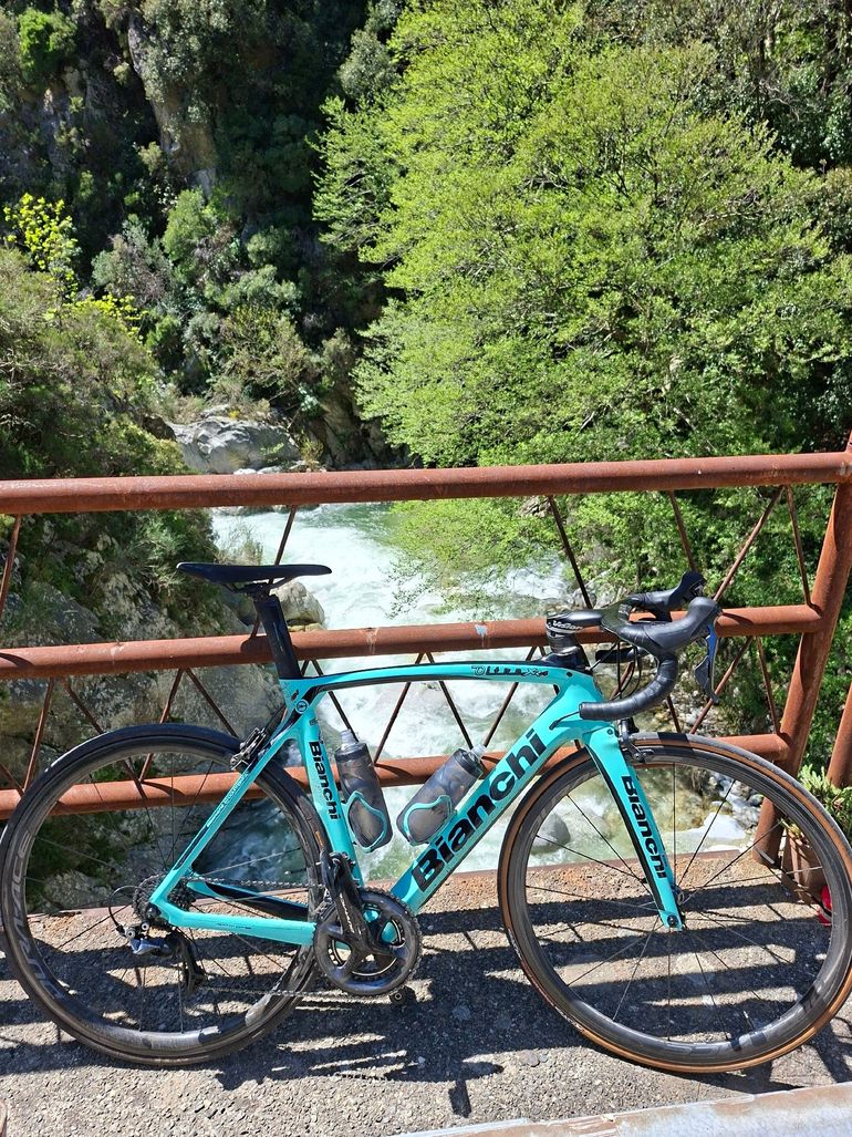 Used Bianchi Oltre XR.4 Dura Ace 2017 2017 Road & Gravel — image 1 of 3