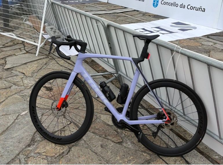 Used Trek Madone SL 6 Gen 8 2026 2026 Road & Gravel, Purple — image 2 of 3
