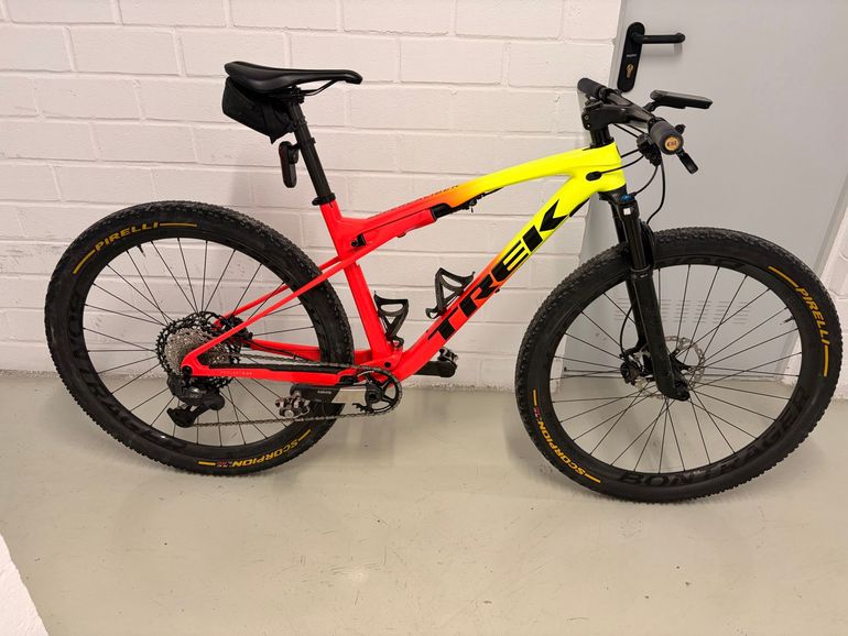 Used Trek Supercaliber 9.8 XT Gen 1 2022 2022 Mountainbike, Orange — image 2 of 6