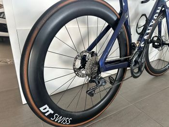 Used Canyon Aeroad CF SL 8 Disc 2024 2024 Road & Gravel — image 7 of 7