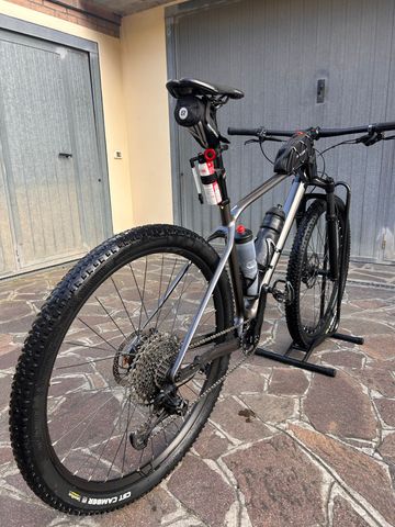 Used Orbea ALMA M50 EAGLE 2022 2022 Mountainbike, Light Gray, 29 — image 3 of 7