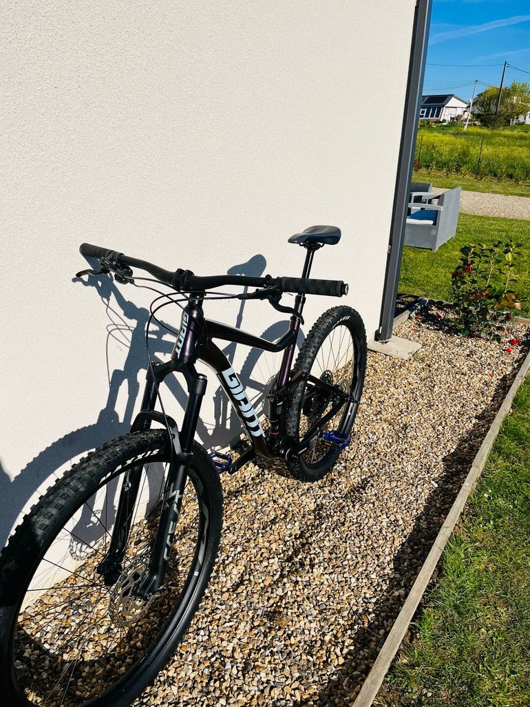 Used Giant Stance 29 1 2024 2024 Mountainbike, Violett, 29 — image 3 of 3