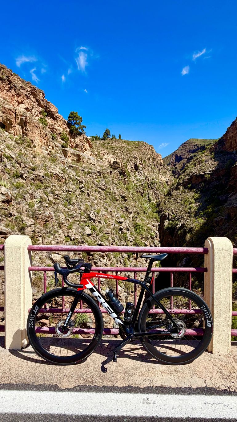 Used Trek Émonda SL 6 Disc Pro 2022 2022 Road & Gravel, Black — image 1 of 3