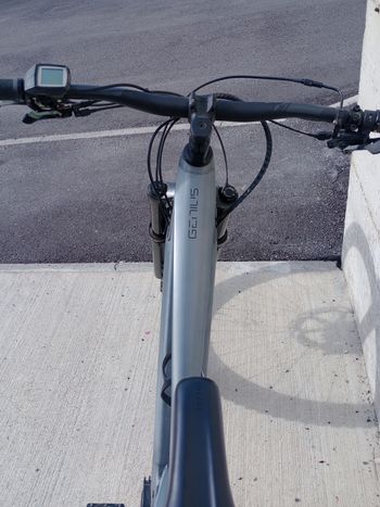 Used Scott Scott Genius 2021 Mountainbike, Light Gray — image 4 of 4