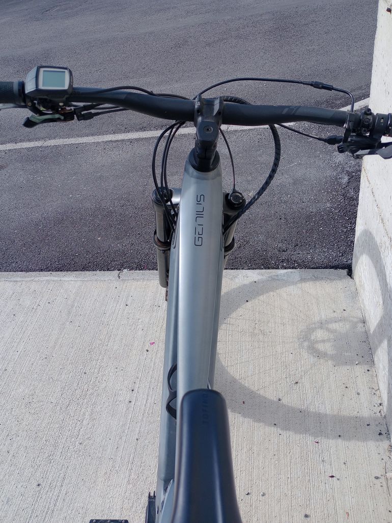 Used Scott Scott Genius 2021 Mountainbike, Light Gray — image 4 of 4