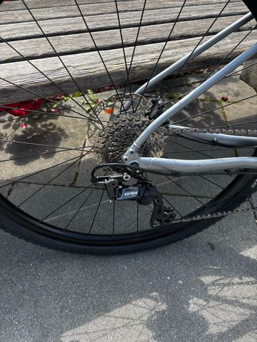 Used Marin Four corners Shimano GRX 2025 Road & Gravel, Light Gray — image 4 of 4