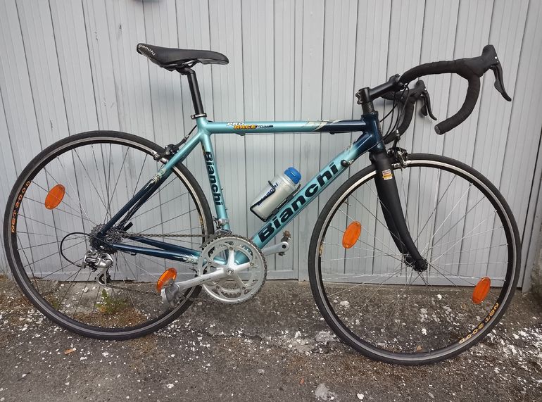 Used Bianchi Bianchi Custom Campagnolo Mirage 2005 Road & Gravel, Blau — image 2 of 32
