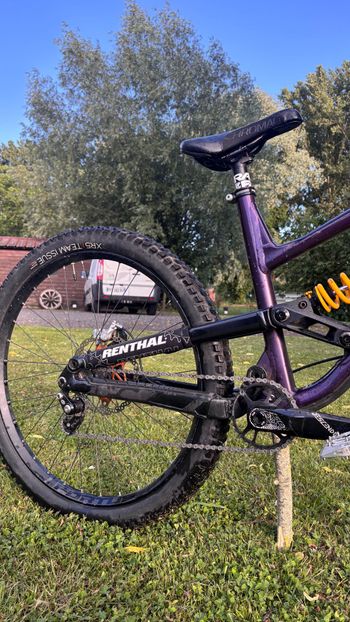 Used Commencal CLASH PARK EDITION 2022 2022 Mountainbike, Purple — image 2 of 8