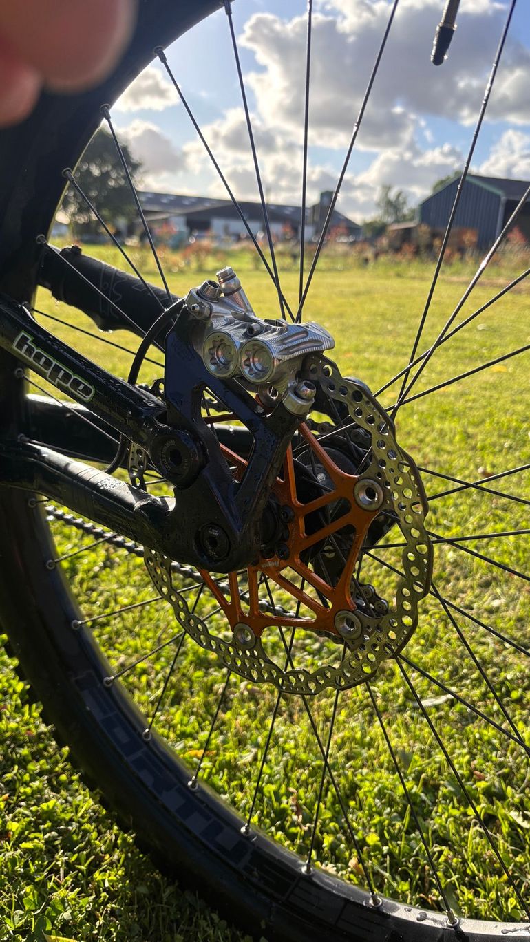 Used Commencal CLASH PARK EDITION 2022 2022 Mountainbike, Purple — image 6 of 8
