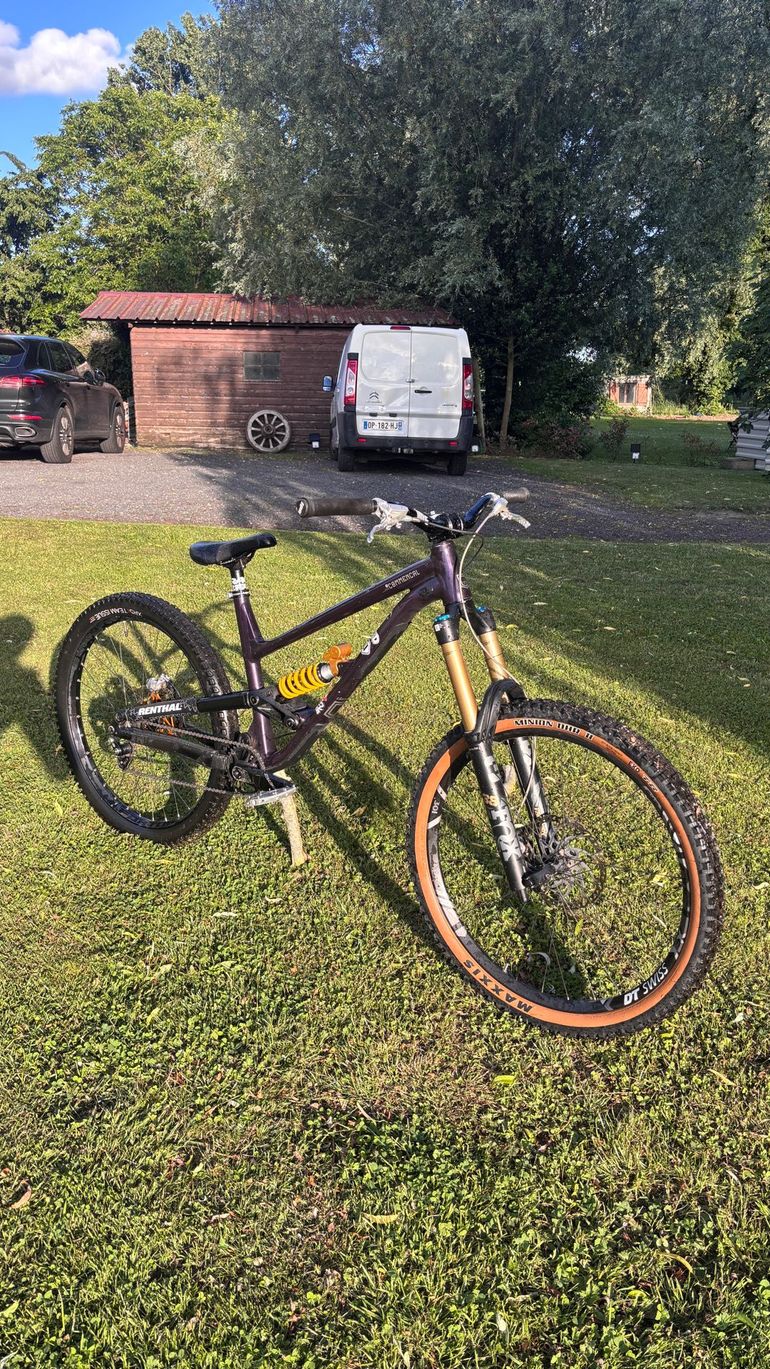 Used Commencal CLASH PARK EDITION 2022 2022 Mountainbike, Purple — image 1 of 8