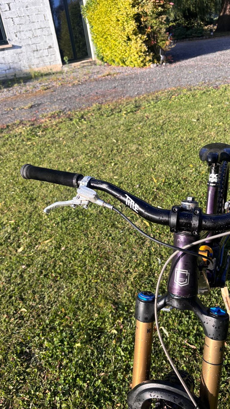 Used Commencal CLASH PARK EDITION 2022 2022 Mountainbike, Purple — image 8 of 8