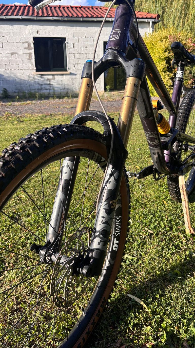 Used Commencal CLASH PARK EDITION 2022 2022 Mountainbike, Purple — image 7 of 8
