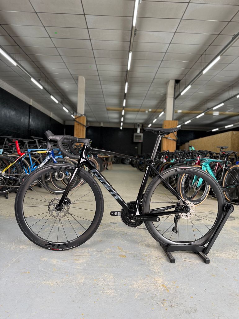 Used Giant Tcr Advanced Di2 Carbon 2024 Road & Gravel — image 17 of 24