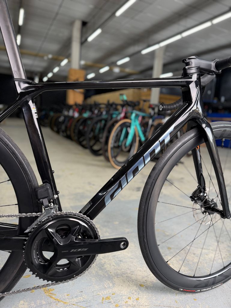 Used Giant Tcr Advanced Di2 Carbon 2024 Road & Gravel — image 12 of 24