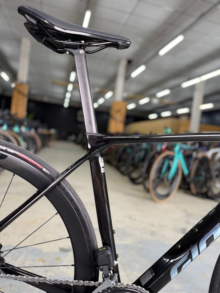 Used Giant Tcr Advanced Di2 Carbon 2024 Road & Gravel — image 8 of 24